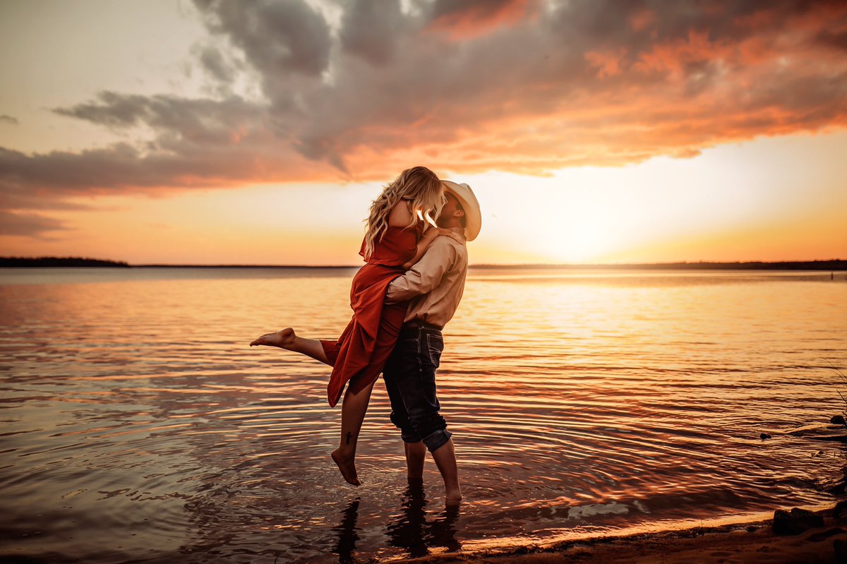 sydneyfoy9's tweet photo. it’s your love, it just does somethin to me https://t.co/d75buL683b