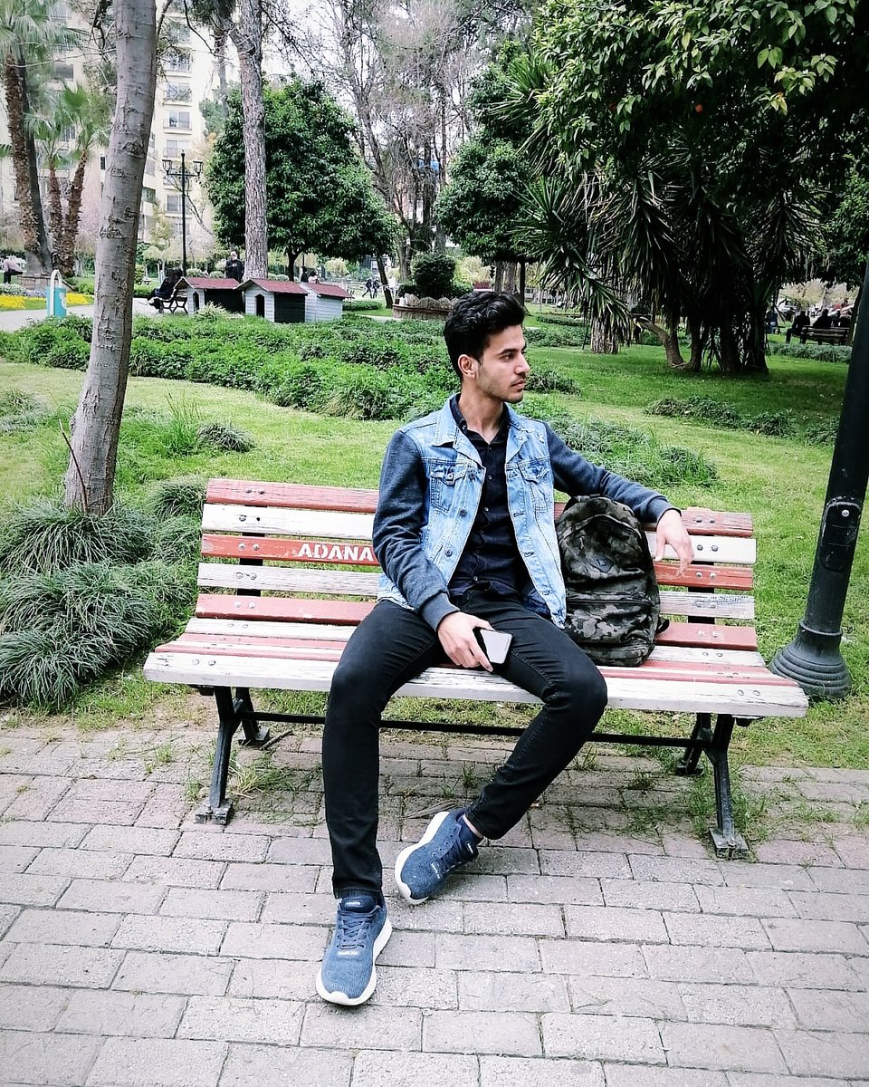 “Geçmişte yaşamak, gelecekten nefret ettirir.”