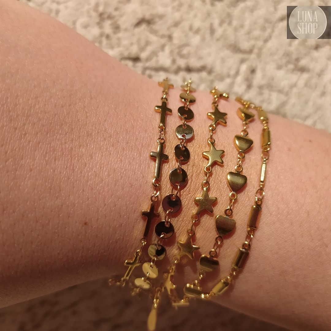 mybizzle__'s tweet photo. Hola 🙋, lo que para ti es algo sencillo, a mi me ayudaría muchísimo🥺. Estoy en Santiago con un nuevo emprendimiento de accesorios y quisiera llegar a  personas de aquí, se que con tu like o RT podrás ayudarme. Gracias💛 

pd: Se que los buenos somos más!💛 https://t.co/ojdfvAiFkf