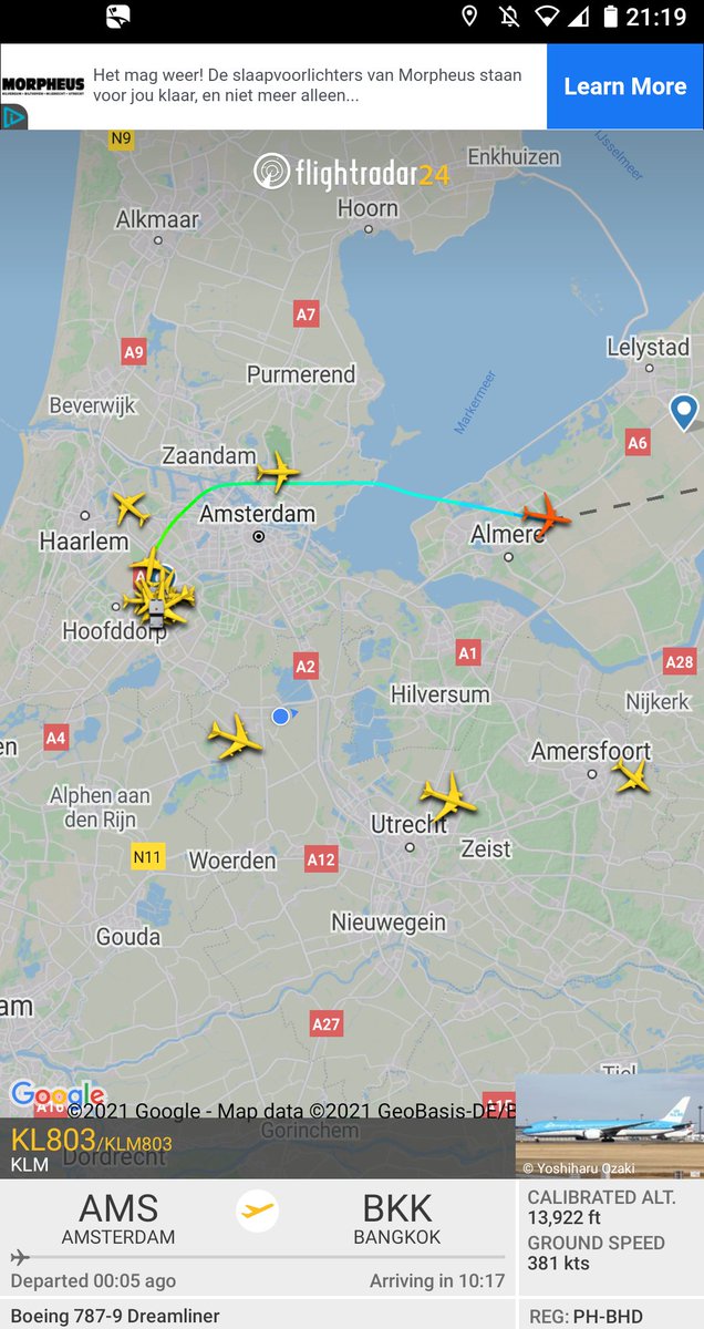 Cor10792734's tweet photo. De idioterie ten top, lege vliegtuigen van vooral KLM vliegen dagelijks heen en weer om hun " slots" te beschermen, waanzin! #stopdeluchtvaartwaanzin #megavervuilers #schijtaandeburger https://t.co/XZAOWNASic