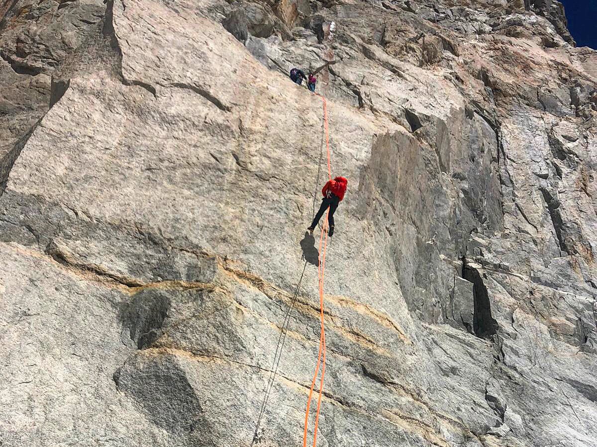 IcicleUK's tweet photo. Looooong way down! 🏔🎒🧗♂️❄️⛏ Abseiling off the Dent du Géant, after climbing this iconic peak on the Franco-Italian border.
✅ https://t.co/AKaDdz3omT
📍 Dent du Géant 4013m, Chamonix
#dentdugeant #alpineclimbing #climbing #chamonix https://t.co/F2hrZFXJvD