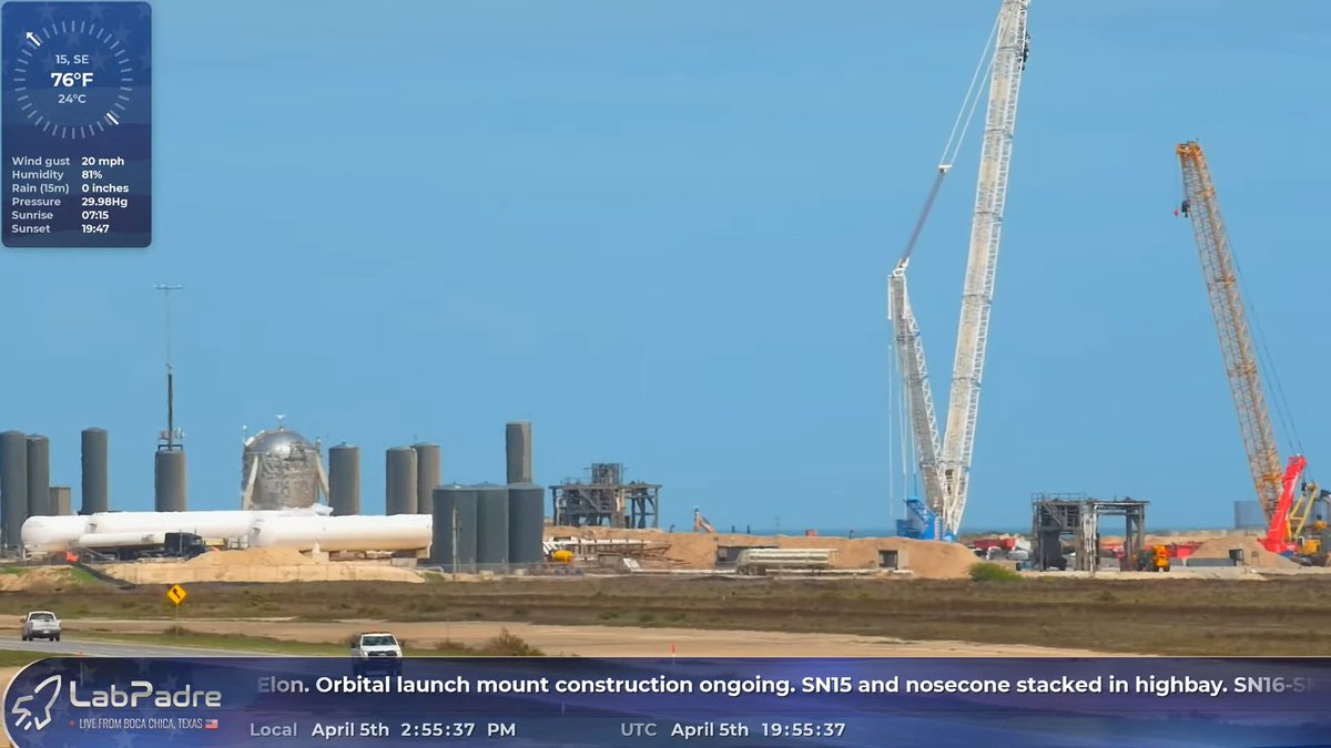 vulga_space's tweet photo. La grue #Tankzilla entame son rollout en direction du site de production d'ergols ! Elle va installer les citernes #GSE1 ! https://t.co/sF8KYOQNnH