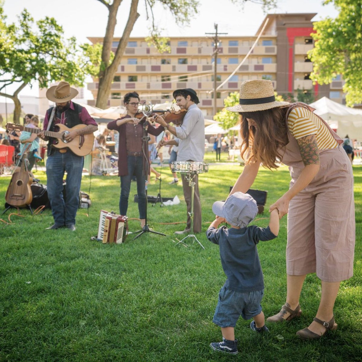 Mark your calendars: the Downtown Growers' Market is back &amp; celebrating its 25th year on April 17th! ow.ly/t9dh50Eh14l