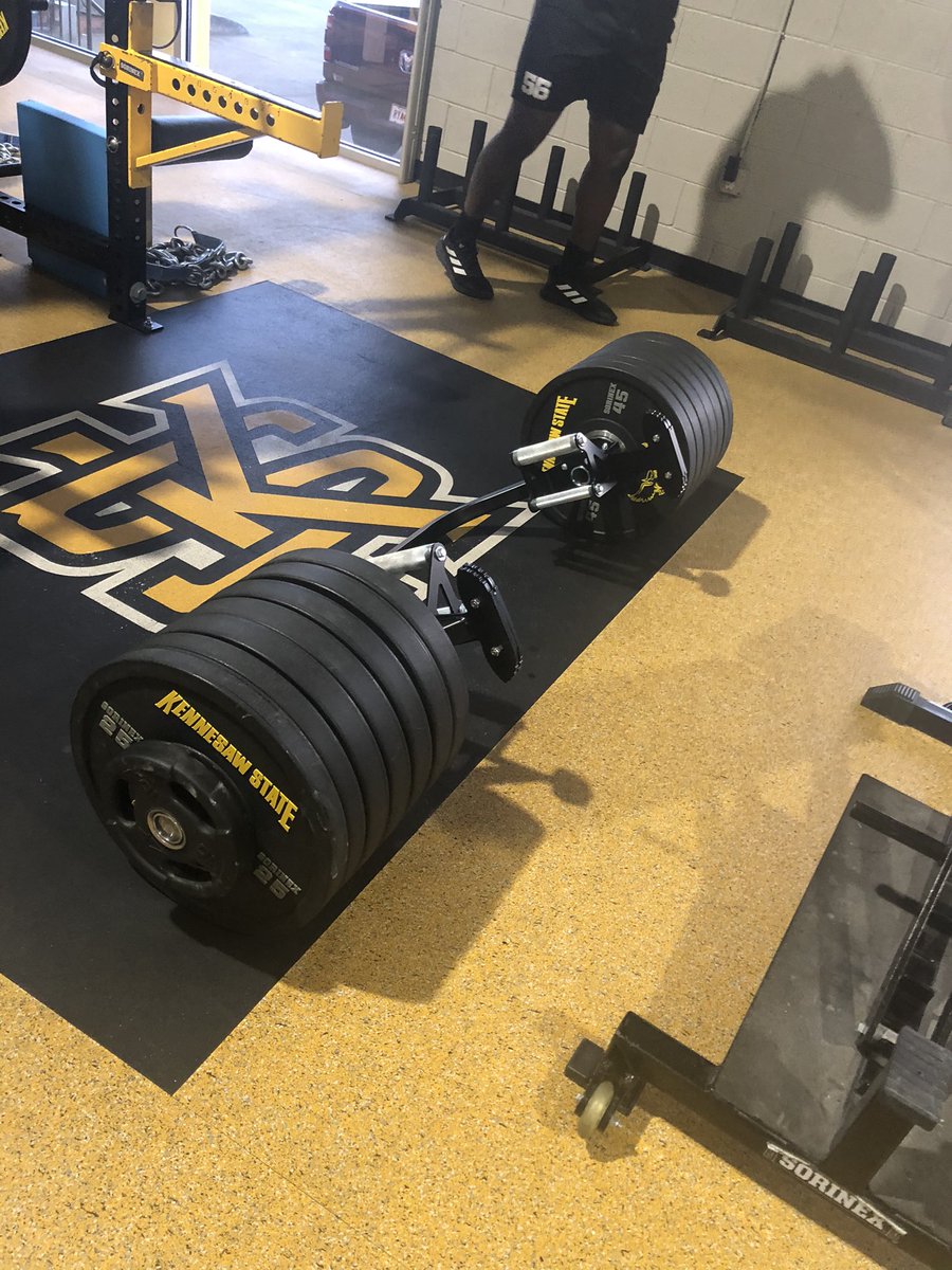 NavyFB_Strength's tweet photo. In season training at its finest with the @kennesawstfb D-Line 😤
#OwlStrength https://t.co/oCxnxO8WID