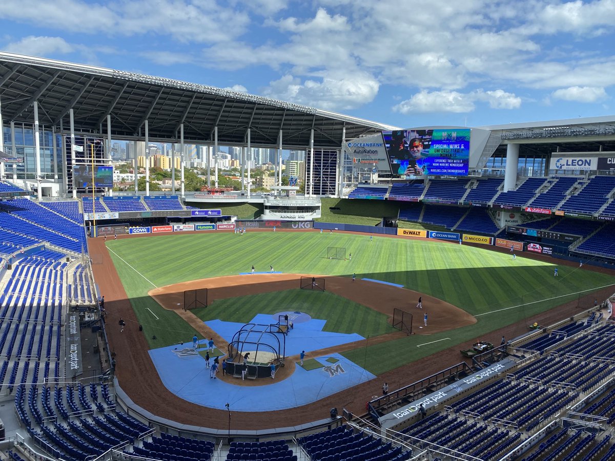 GlennGeffner's tweet photo. It might be...it could be... #OpenRoof โฆ@loanDepotparkโฉ #Marlins https://t.co/dt7amztyWf