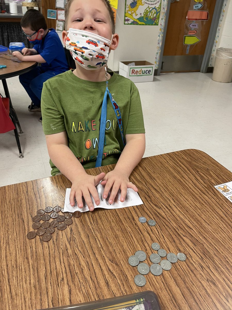 Sorting coins and doing coin rubbings! <a href="/MilamBengals/">Ben Milam Elementary</a> #lovewhatyousee #bengalvision #iamwfisd