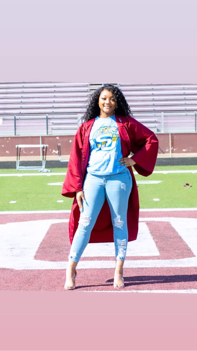 baddierere1's tweet photo. #gram25 #su25 we out✌🏽 https://t.co/vlkhQkxrHP