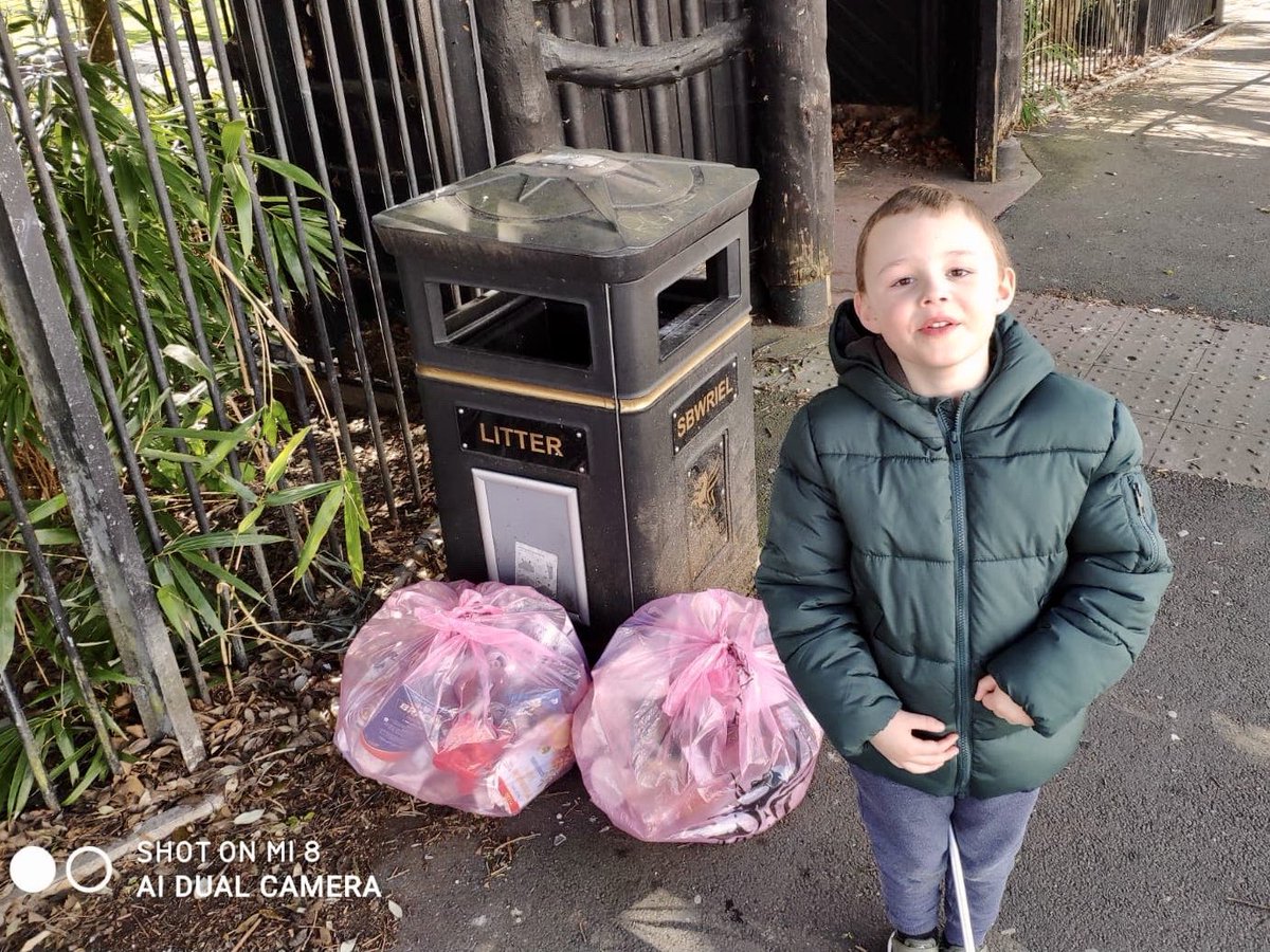 Shout out to 6 yr old Lee for helping us keep #Grangetown tidy today! Lee went out litterpicking with Mum Zoe &amp; they collected all this litter from Holmesdale St, Earl St &amp; Amherst St. Diolch / thanks both - great job! 👏🏼💚👏🏼