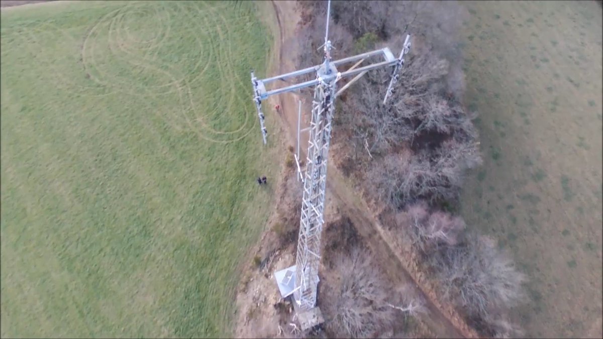 Le relais VHF R3X de Lyon est réduit au silence pour une durée indéterminée. Cible d'incivilités, l'alimentation électrique ne peut plus être assurée par les panneaux solaires qui étaient en place. Navrant pour les équipes qui ont longuement travaillé sur ce beau projet ! 😔