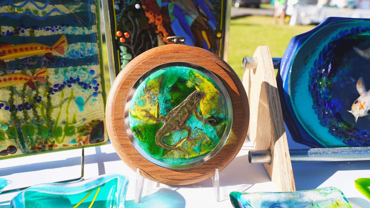 dwtnbentonville's tweet photo. When you visit Farmers Market on Saturday mornings, make sure to visit the field across from the square!  Browse beautiful, unique fine art for sale by local artists at Art Market every Saturday from 9 am-1 pm.  https://t.co/p0gnHUIAA3 https://t.co/pOrYL7iW91