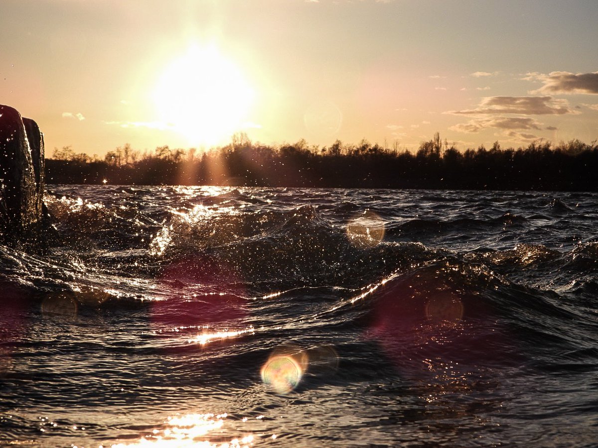 Sunset at anglers country park wintersett @JonMitchellITV <a href="/kerriegosneyTV/">Kerrie Gosney</a> <a href="/itvweather/">ITV Weather</a> <a href="/Hudsonweather/">Paul Hudson</a> <a href="/bbcweather/">BBC Weather</a> <a href="/metoffice/">Met Office</a> <a href="/WkfdOfficial/">Wakefield Official News</a> <a href="/Expwakefield/">Experience Wakefield</a> <a href="/MyWakefield/">Wakefield Council</a> #walkingfromhome <a href="/WakeExpress/">Wakefield Express</a> #wakefieldweekly <a href="/AnglersPark/">Anglers Country Park</a>