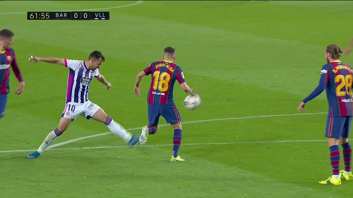 JLSanchez78's tweet photo. No ha pitado penalti contra el Barça... (da igual cuando leas esto)

La mano de Alba es CLAMOROSA 

Una jornada tras otra... https://t.co/QNcatIbj0y
