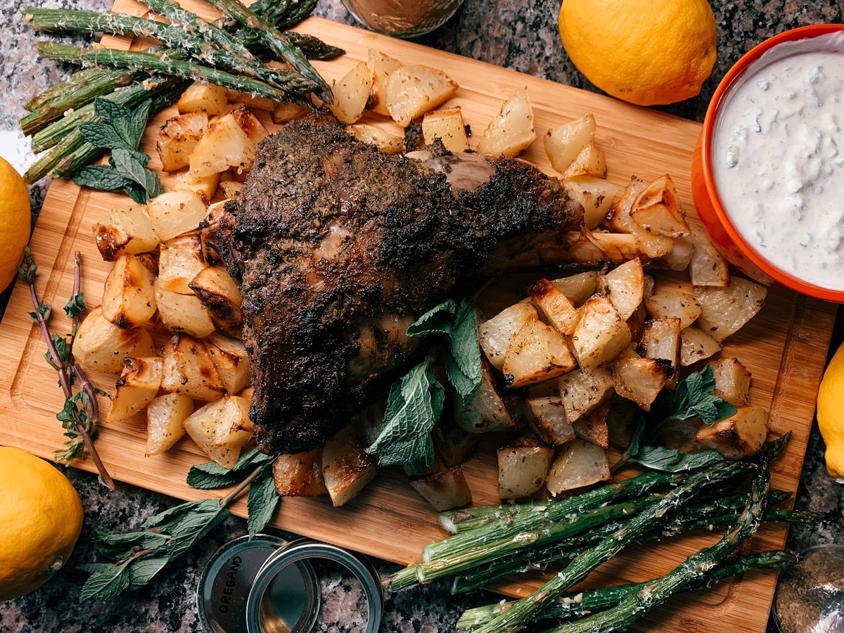 dishwithkish's tweet photo. I’m ending this Easter weekend with a bang by serving up a delicious roast leg of lamb with some potatoes and veggies.   

Check it out: https://t.co/KQw0FhiN9N

#roastdinner #recipe #roastlamb #roastdinner #foodblogger #foodblog #homecook #homechef #recipeideas #recipeoftheday https://t.co/Q19oBR6Djv