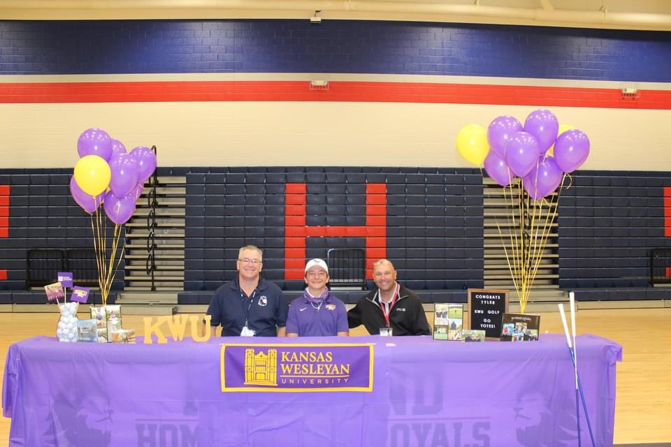 richlandgolf1's tweet photo. Congrats @TylerTarvin3 on your signing to Kansas Wesleyan University! We are proud of you and look forward to keeping up with your success at KWU! #richlandgolf @KWUcoyotesgolf  @kwucoyotes https://t.co/gpa0ff6OtS