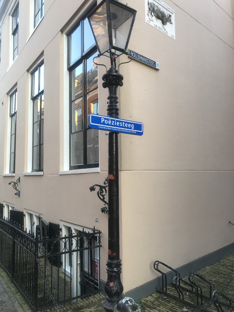 Describe your Twitter account without downloading any new images
haha