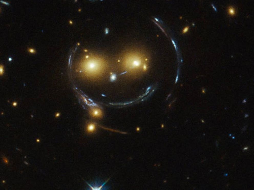 universenus's tweet photo. @NASAHubble I know topic is on beauty surrounding #stellarviolence! Which is phenomenally amazing, I find the observable distance equally amazing!
Space shuttle discovery, which can travel 5 miles a second, it would take us aprx. 37,200 yrs to go #onelightyear Imagine #2100lightyears! π https://t.co/GnHqhcNKYk