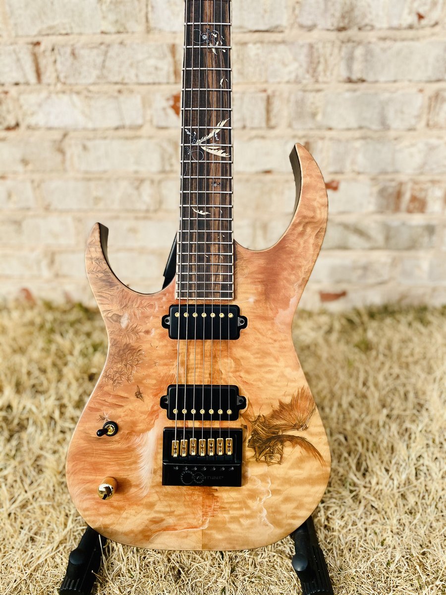 Wow! So much crazy cool going on with this custom @DaemonessGtrs. First, the art, inspired by DaVinci's The Fall of Icarus. Then the stunning attention to detail. Then the appointments, which include @BKPickups Nailbomb and VHII, and a killer gold-on-black @EverTune8. 💪😎👌
