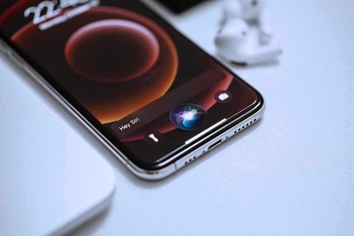 femba01's tweet photo. A new version of Siri could base speech on environment and user input https://t.co/fCJlAFI8Nu https://t.co/OkUsNDKBeN