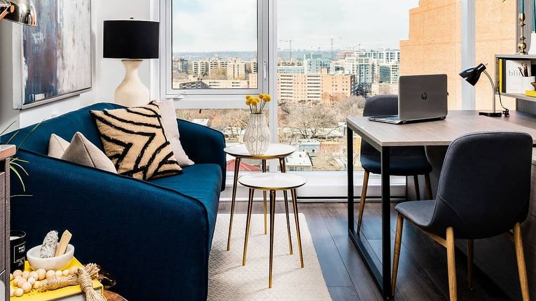 Introducing our Ori Studio Smart Suites ✨ enjoy a furnished studio in the heart of Navy Yard.
📷 @interiorstylingsbycat &amp; <a href="/mw/">Michael</a>.concepts