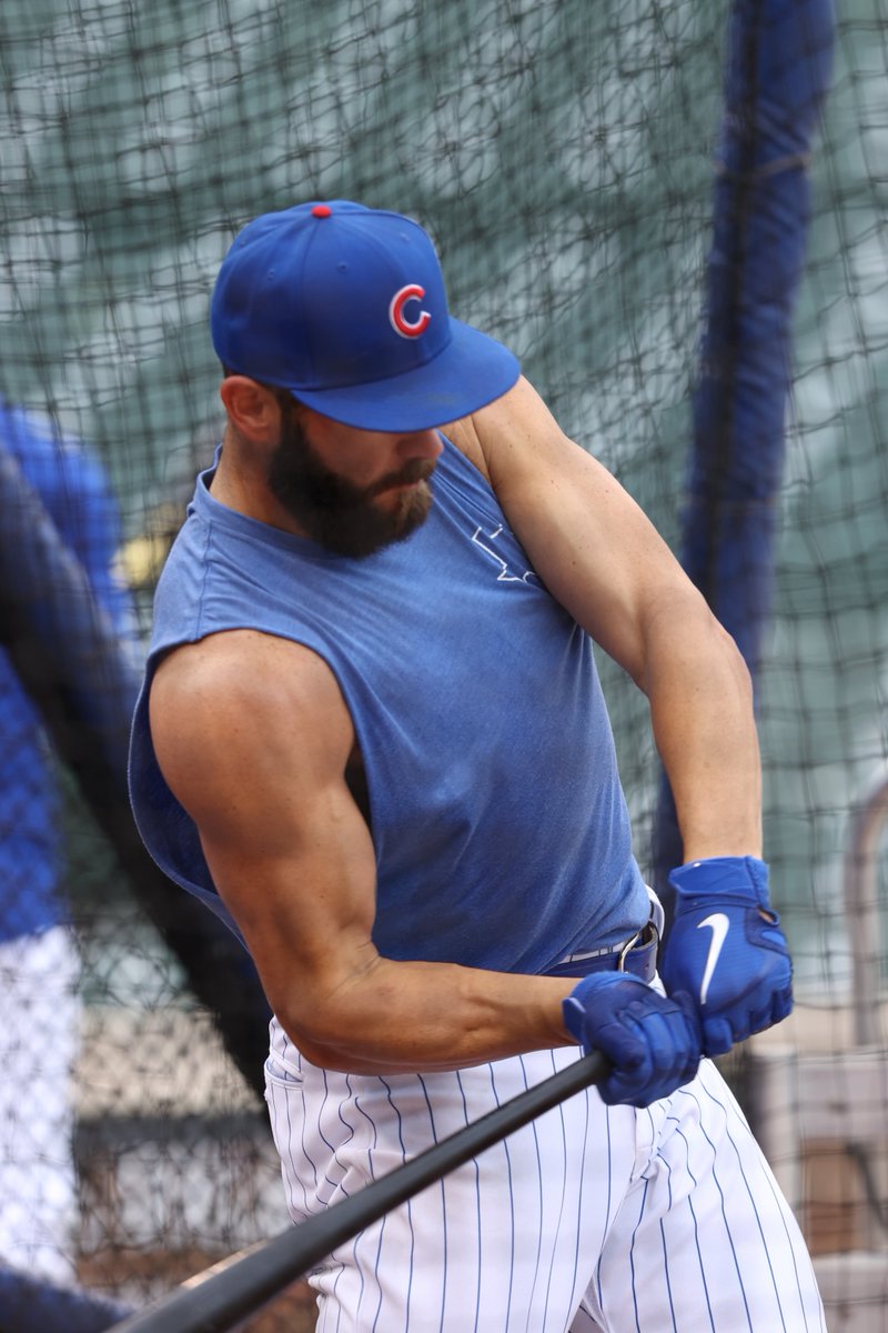 Cubs's tweet photo. You can have a DH or you can have sleeveless @JArrieta34 BP content.

Choice is yours. https://t.co/nIt9ro308w