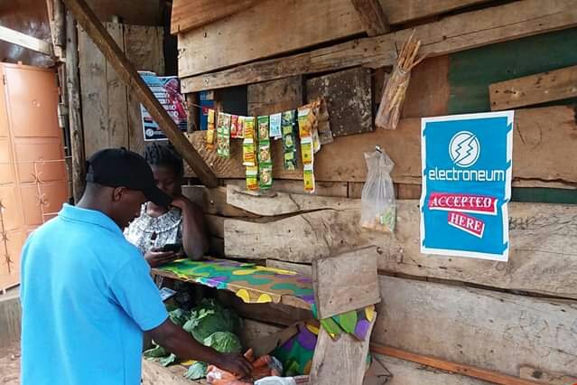 kaxibwe_Edris's tweet photo. Build the @Akon city in Uganda & it will be powered by #Electroneum
#AnyTask
#Electroneum
#LeaveNoOneBehind
#FinancialInclusion https://t.co/VpuMkAQxzH