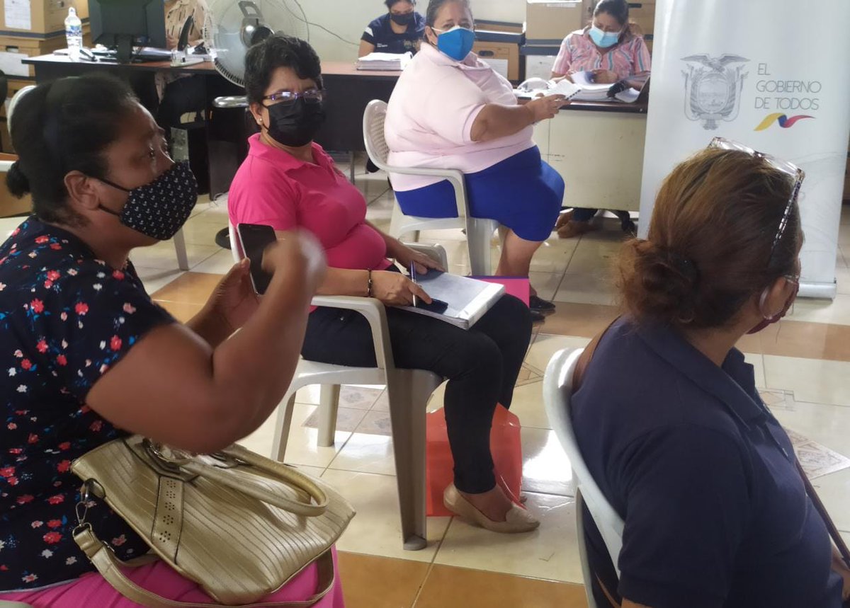 Salud_Guayas's tweet photo. #Guayaquil | Director Distrital 09D08,  @NelsonVillonM durante asamblea comunitaria, articula el trabajo en territorio con líderes del Comité Ciudadano de Salud para el bienestar de la comunidad. #ActivadosPorLaSalud https://t.co/9K8Ru1XnSz