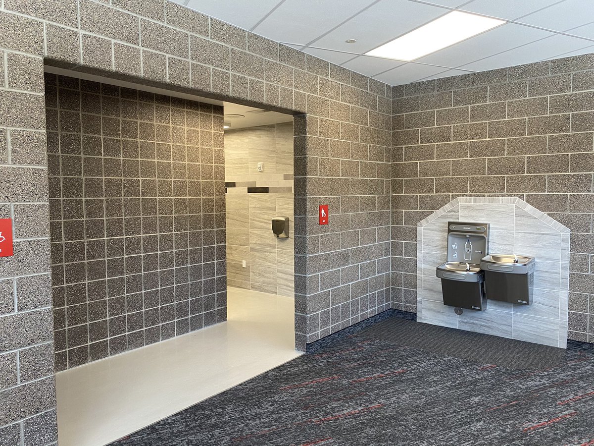 CadeDoug's tweet photo. Huge shout out to all of the @SevierSchoolDis staff for their hard work especially the past few weeks preparing the school for the move. If you see a teacher or staff member please thank them for their efforts! @michellenSSMS @ChadwLloyd @CHTorgersen https://t.co/yq6UqJFRkZ