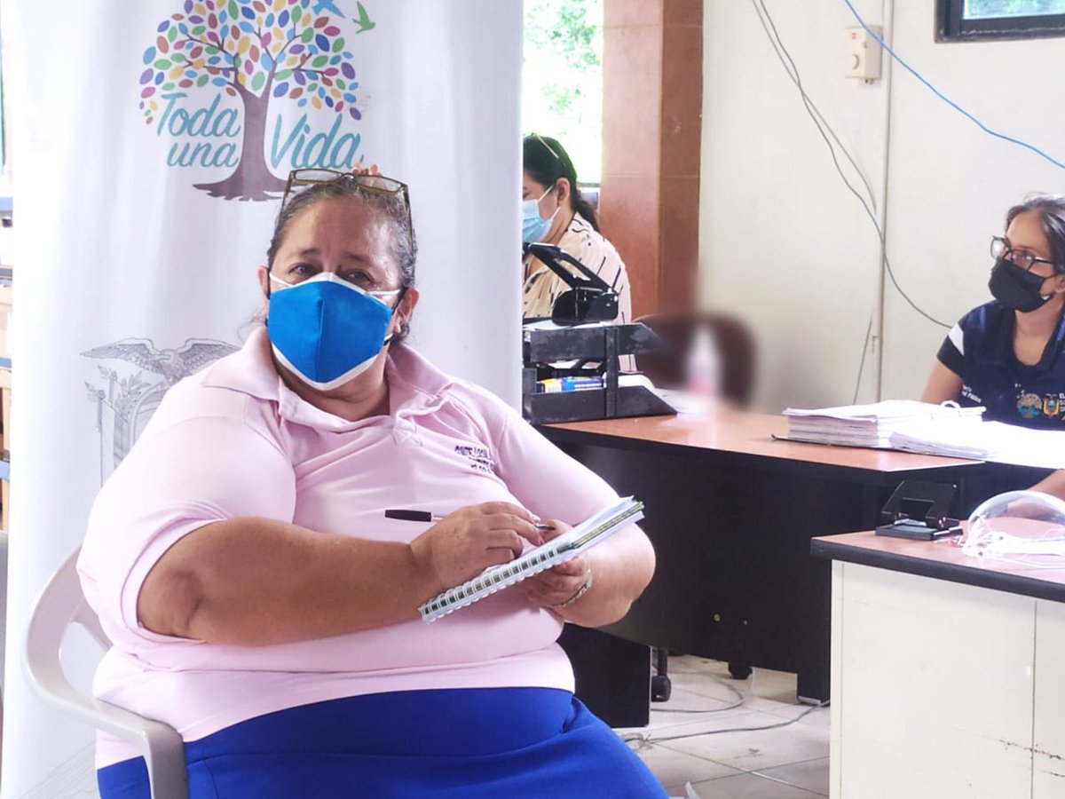 Salud_Guayas's tweet photo. #Guayaquil | Director Distrital 09D08,  @NelsonVillonM durante asamblea comunitaria, articula el trabajo en territorio con líderes del Comité Ciudadano de Salud para el bienestar de la comunidad. #ActivadosPorLaSalud https://t.co/9K8Ru1XnSz