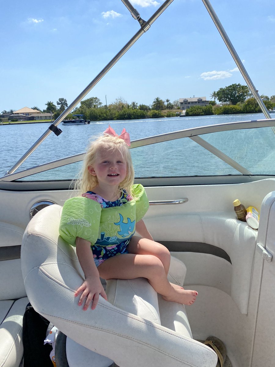 ccglaser's tweet photo. It was a beautiful day on the water with our guests from Michigan π¬βοΈ Dolphins, Sunshine & shells π #boatcaptainrealtor #yourdayonthewater #fortmyersbeach https://t.co/yQjfwmdpBm