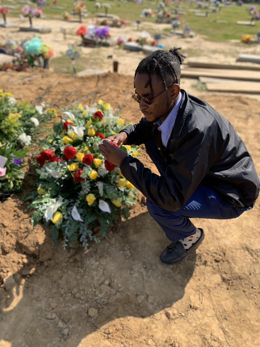 BrysonLasterr's tweet photo. Laying you down today didn’t even feel real... I sat outside and felt like I talked to you for a cool 20 minutes. Can we get back one more conversation? Love you man till we meet again @WhyMeechieNot 🤙🏾🩸
#LongLiveMeechie🕊 #LLM https://t.co/wGB9rb1aFd
