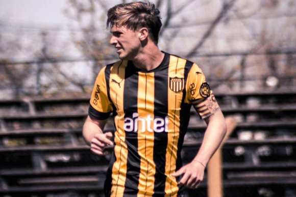 padreydecanocom's tweet photo. El representante Sebastián Revetria decidió llevarse del Club al juvenil Matías Mir. Peñarol aceptaba todos los pedidos (3 años de contrato, entrenar en primera, entre otros), pero de todas formas el jugador partirá libre al fútbol italiano. https://t.co/506TZ5fLBg