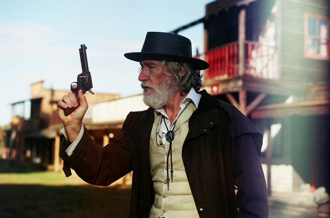 Jashmoody's tweet photo. Me despido hasta mañana con unas fotos que hice en el set de "Who Gets Rick Ryder", cortometraje del oeste que rodamos en el Laredo Western Town en Kent, UK.
@Kodak
#onsetphotography #ishootfilm https://t.co/RxQg62bu3V