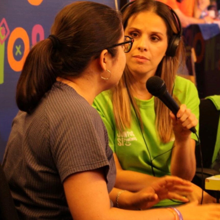 TeletonParaguay's tweet photo. Brinda su apoyo desde hace tres años, aportando su talento en el área digital. “El voluntariado te enseña a pisar la realidad, a tener empatía. La fundación me dio la oportunidad de tener nuevos amigos, de ser más humana y ayudar con lo que yo sé hacer”, cuenta ❣️ https://t.co/5to6T7e5PD