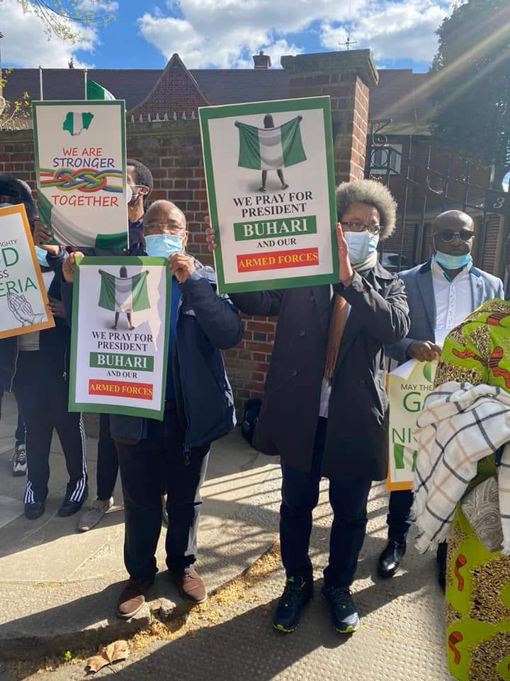 MahmudB22503264's tweet photo. A cross section of patriotic Nigerians are currently converging at the Nigerian House in the United Kingdom to show solidarity and support for the Muhammadu Buhari led administration. https://t.co/oEJX4Uobsw