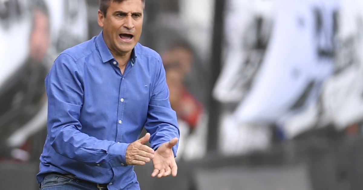 ferfuentesok's tweet photo. #AlmiranteBrown 

⬆️ Hola Fabián Nardozza 
⬇️ Chau Jorge Benítez 

El ex DT de Defensores de Belgrano asumirá este martes. https://t.co/lHCc5W8att
