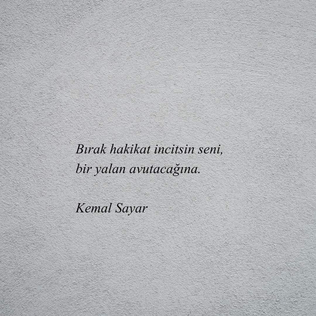 Holli Gollivud porno aktrisasi Va u uzoq vaqt davomida pornoga qarshilik qilmadi.