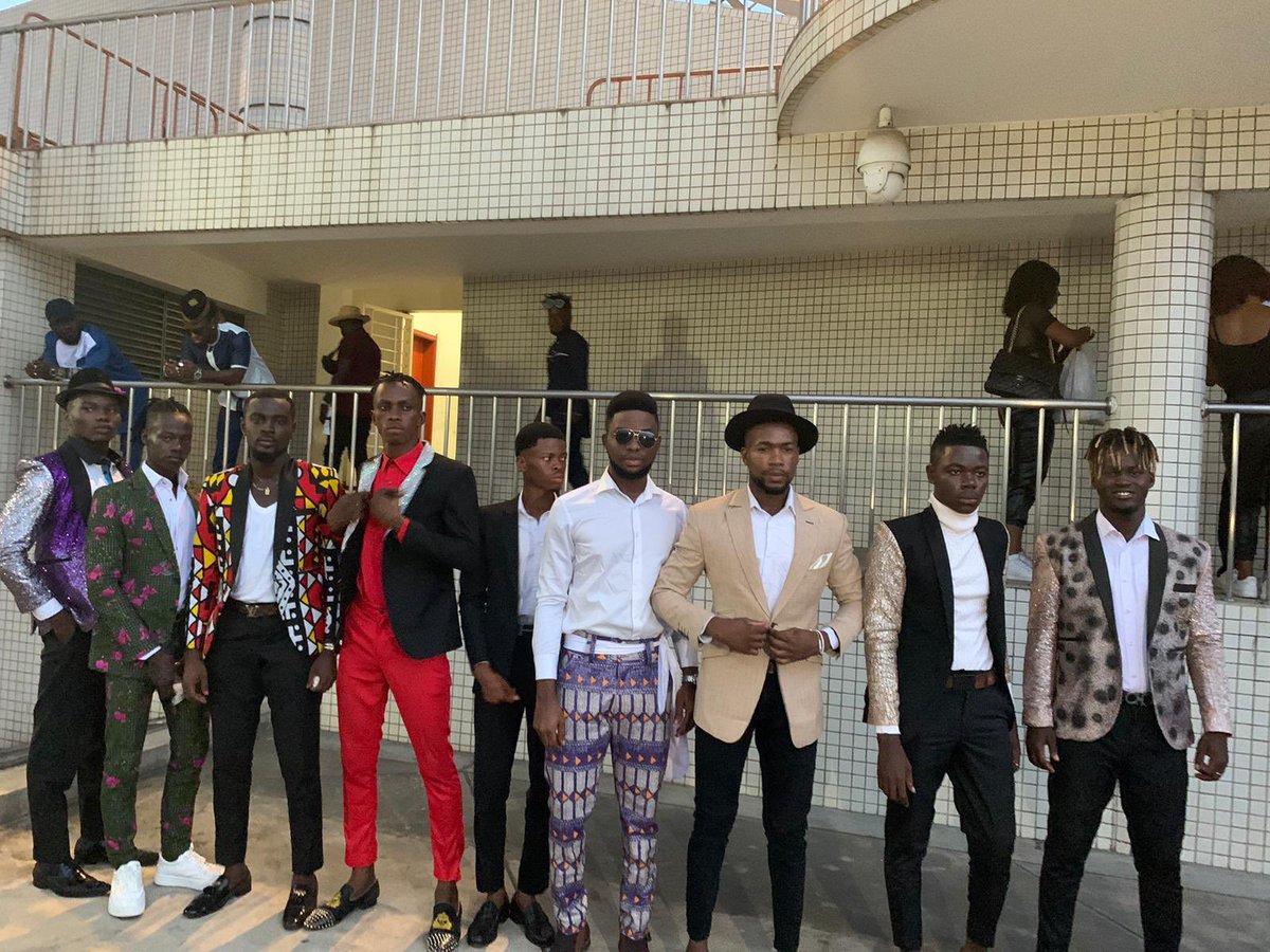 OrangeGarcon's tweet photo. Des chic mec était pour le défilé au concert de kerosen 🇨🇮 https://t.co/h5DAfJsm7Z