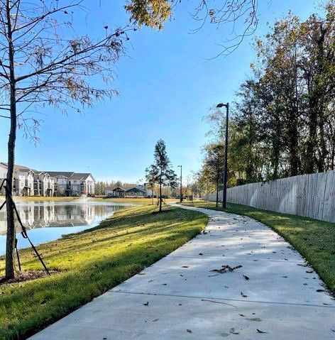 SilverOaksAPT's tweet photo. Take time to get outside today! We suggest a walk around the pond or lounging on our clubhouse patio! ☀️ 
📸 Resident pic

#findyoursilverlining #outsidetime https://t.co/1bLFcFXSof