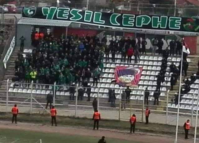 Kolay mı aşıldı sandın bu uzun yollar,
Emek, çile, nice fedakârlıklar var..