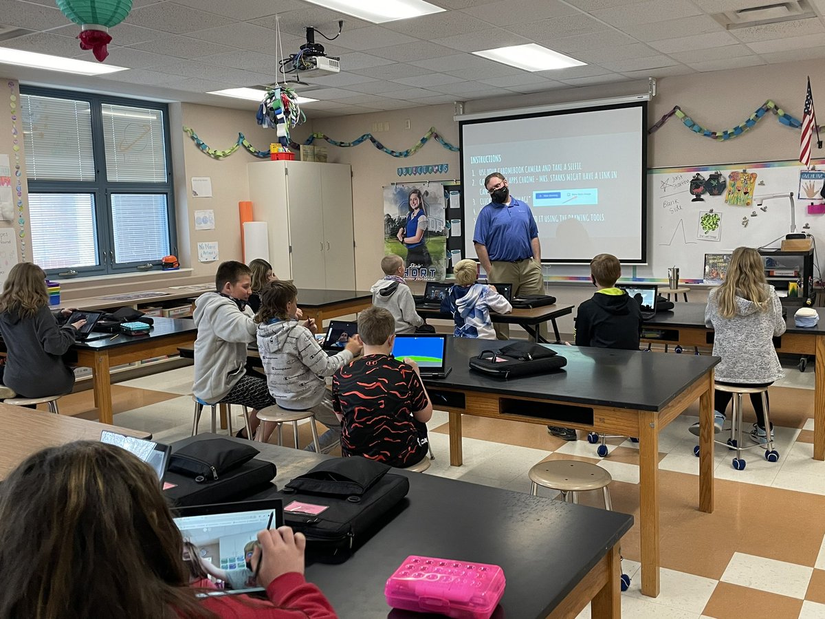 ArtWithStarks's tweet photo. Thanks to @dropstepdunk for coming in and sharing his passion for art with 5th graders! #YouRock #DigitalArt #ArtInRealLife https://t.co/INseapBo65