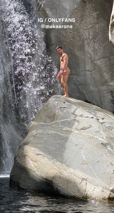 Don&rsquo;t go chasing water falls.. really felt like one with nature🖤 peep the gram👀  https://t.co/ScKBmALURf