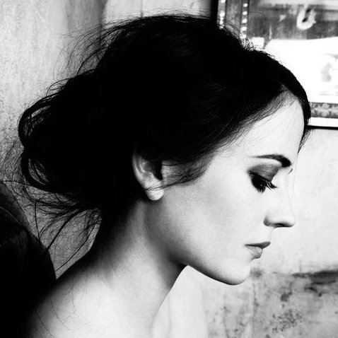 "İnsanlar yalnız yaşamak için yaratılmamıştı. Kimse tarafından tanınmadan, kimseden değer görmeden, kimse tarafından sevilmeden yaşamak bize göre değildi."