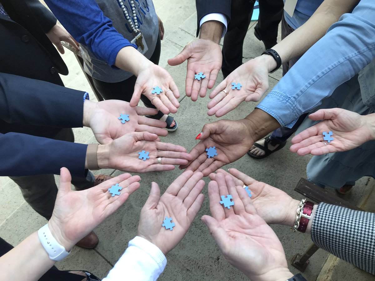HSVk12's tweet photo. #CelebrateDifferences: Students, staff members, and even Cabinet members are wearing blue to recognize Autism Awareness Day in HCS! https://t.co/mAvClBpERk