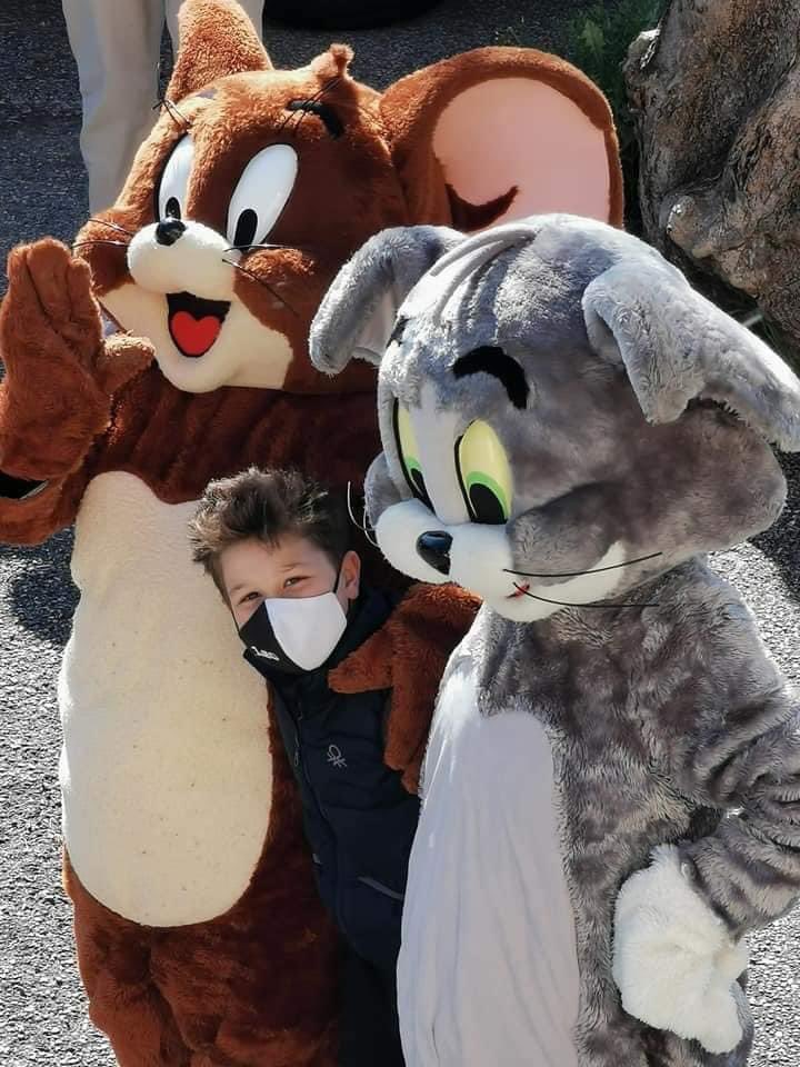 Giornata dedicata ai più piccoli a #BellariaIgeaMarina 🐣🌸 
Tante uova di cioccolato consegnate casa per casa con Tom e Jerry! 🐱😸 
#Pasqua2021