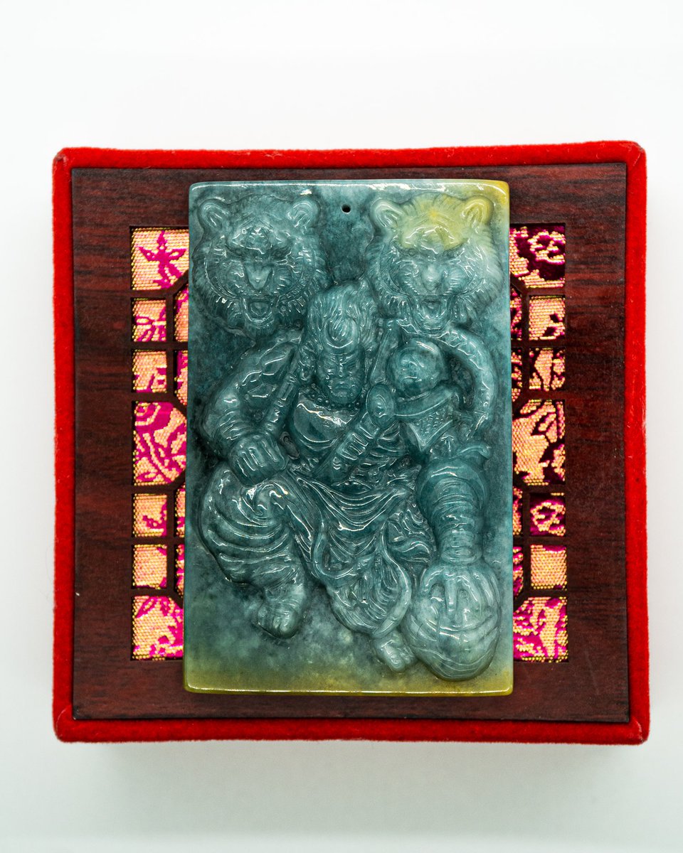 HieuVinhN's tweet photo. My business make some of the best custom authentic Jade pieces at an inexpensive rate, a simple rt would mean a lot to me fr. Right now we donating all proceeds to various AAPI organizations until April 15th! Buy some jade while supporting a good cause! 💚 @JadeJewelers https://t.co/fKjFLRI247