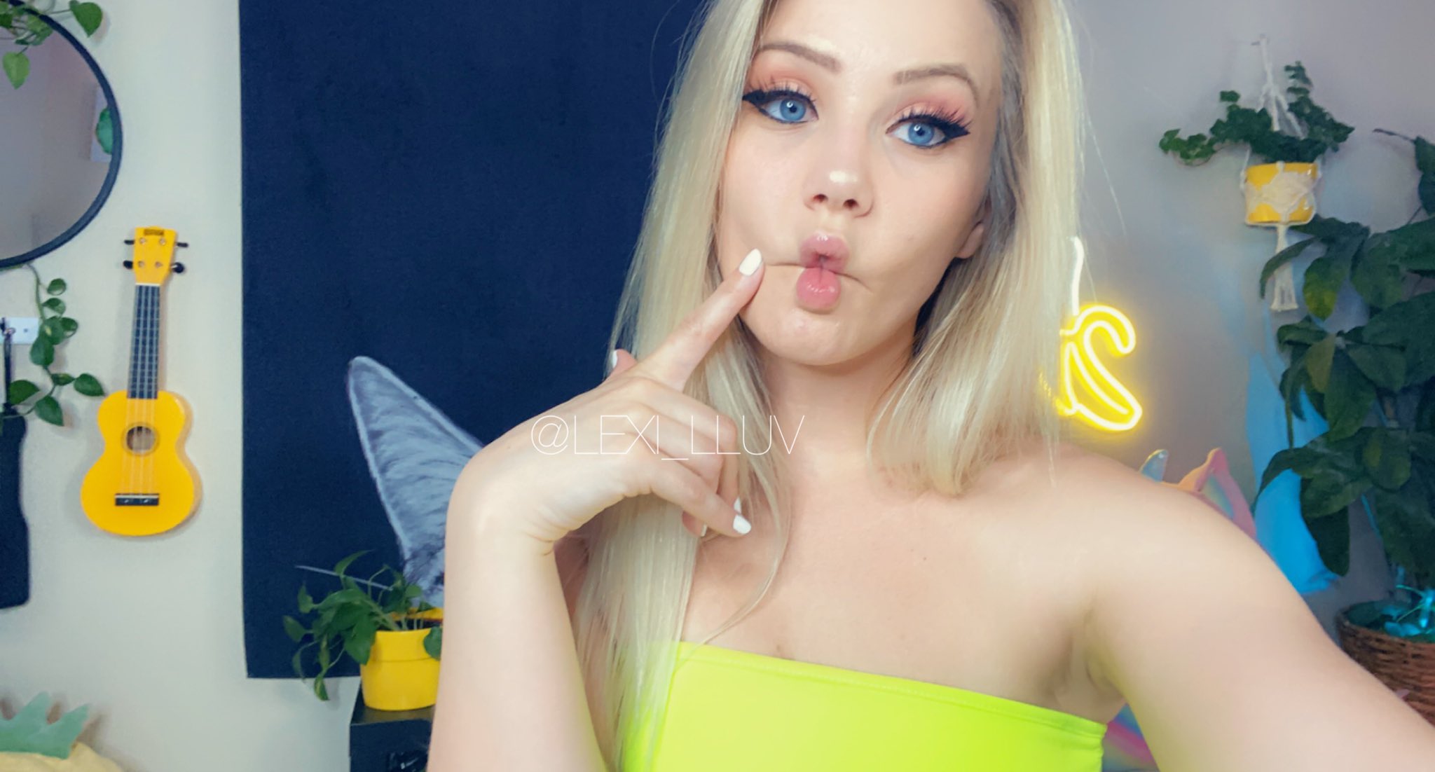 TW Pornstars - Lexi Luv. Twitter. No cam tonight! New b/g and sph