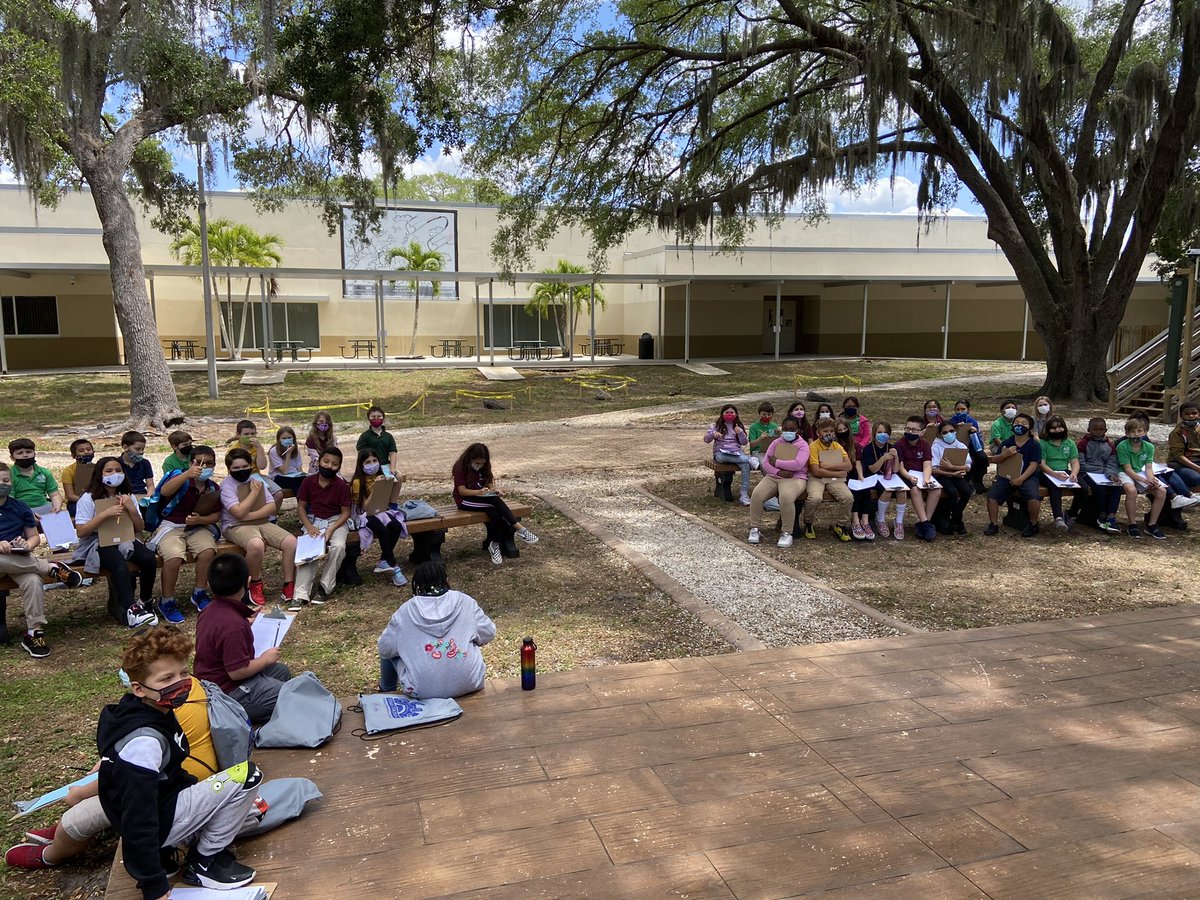 CoachingwithKoz's tweet photo. Such a beautiful day in the courtyard to problem solve with their 3rd grade peers! #fsaprep @WilkinsonSCS #wilkinsonrising https://t.co/ki6ESwbmYX