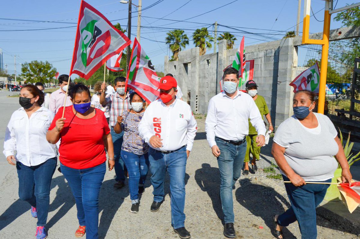 edgarmelhem's tweet photo. Acompañando a nuestro candidato a diputado federal @ingenriquecard en la colonia Azteca en #CdVictoria , saludando a los vecinos casa por casa y escuchando sus inquietudes. 
#RecuperemosVictoria 
#VamosJuntos 
#VotaPRI @PRITampsOficial https://t.co/vvNQzRDjhH