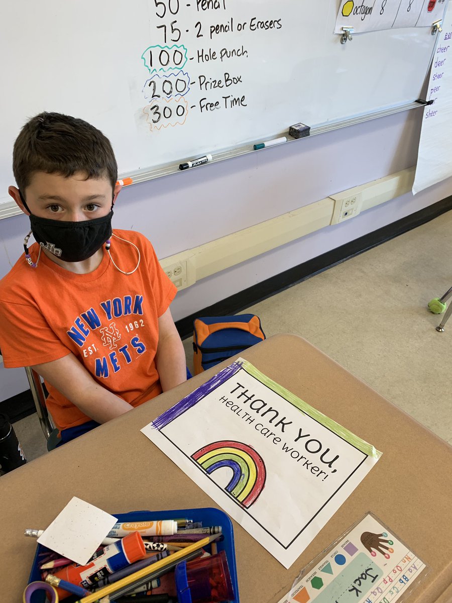 dmcdowell68's tweet photo. #HBStrong @HamptonBaysES @hbschools Today’s Art Lesson, How to say “Thank You”! Students in the Elementary School are getting ready to send a special “Thank You” to the Healthcare Heroes that will be at the Middle Schools Vaccination Center tomorrow. https://t.co/t8FJeFvogy