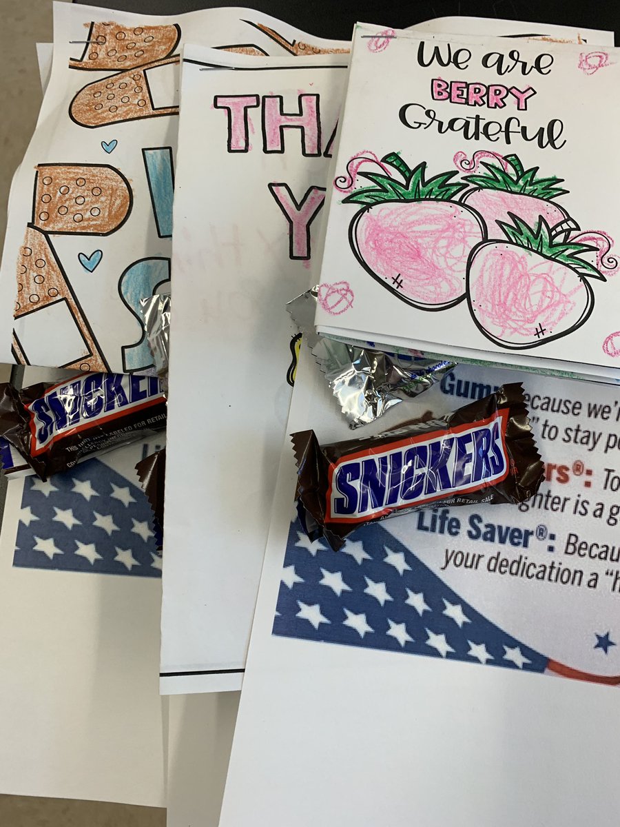 #HBStrong <a href="/HamptonBaysES/">Hampton Bays ES</a> <a href="/hbschools/">Hampton Bays UFSD</a> Today’s Art Lesson, How to say “Thank You”! Students in the Elementary School are getting ready to send a special “Thank You” to the Healthcare Heroes that will be at the Middle Schools Vaccination Center tomorrow.